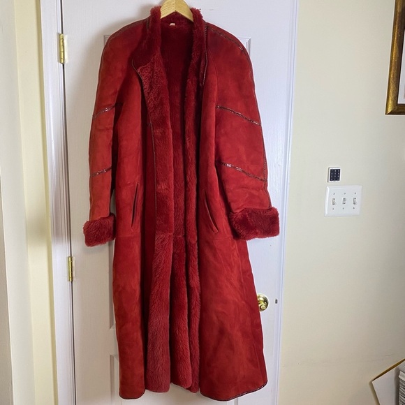 VINTAGE 100% Authentic Red Shearling Coat with leather trim​ - Picture 13 of 13